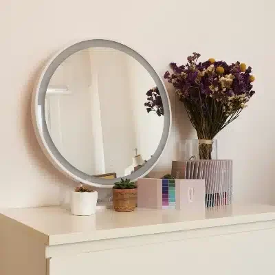 Miroir et matériel d’une conseillère en image Miroir et matériel d'une conseillère en image